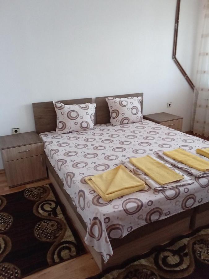 Къща За Гости Петрови Primorsko Ngoại thất bức ảnh