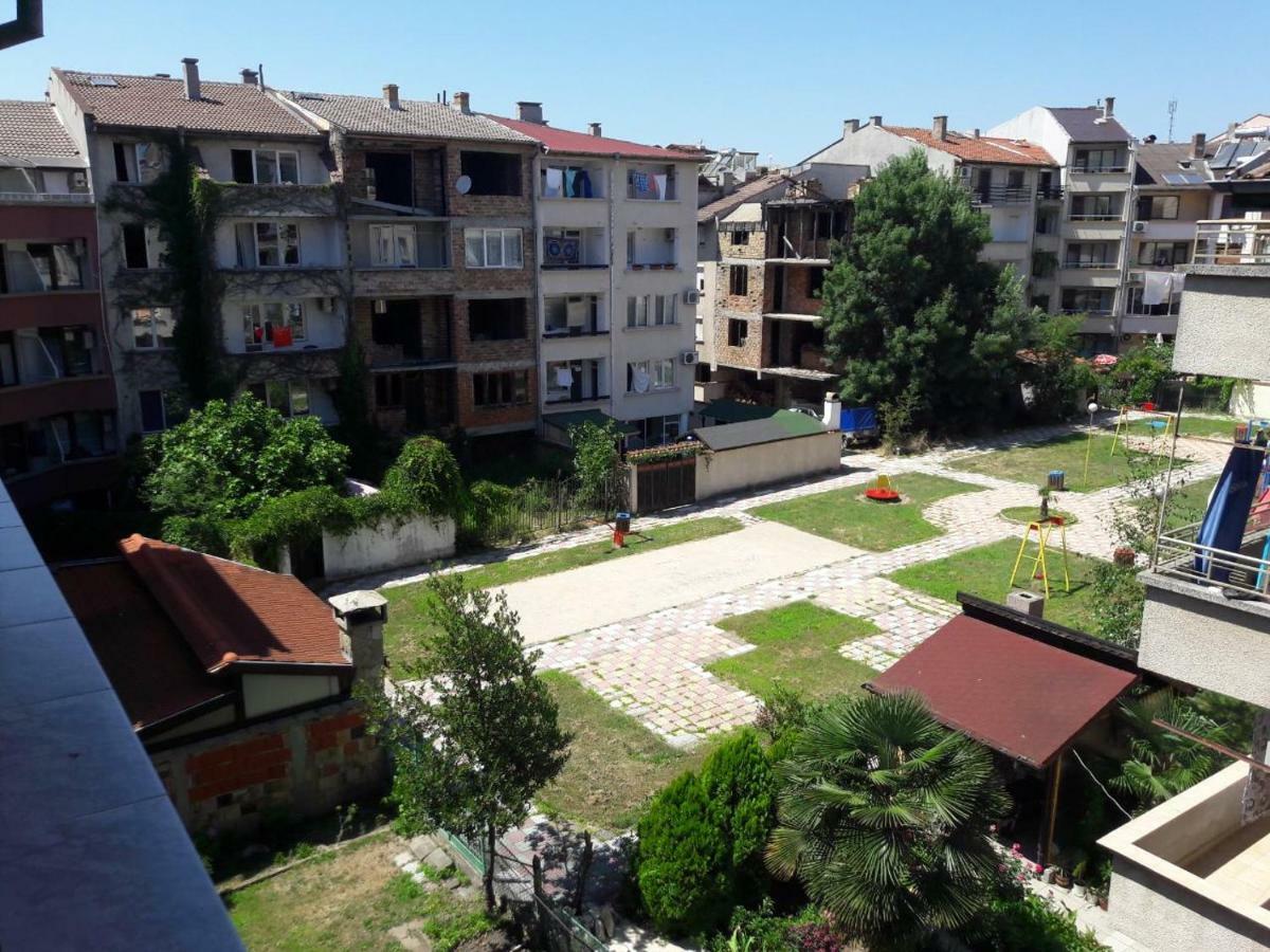 Къща За Гости Петрови Primorsko Ngoại thất bức ảnh